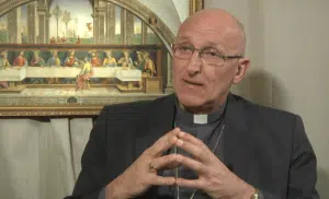 Le Vatican demande la suspension des ordinations de prêtres