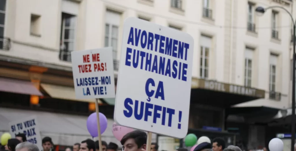 Pourquoi l’avortement est interdit dans le catholicisme ?