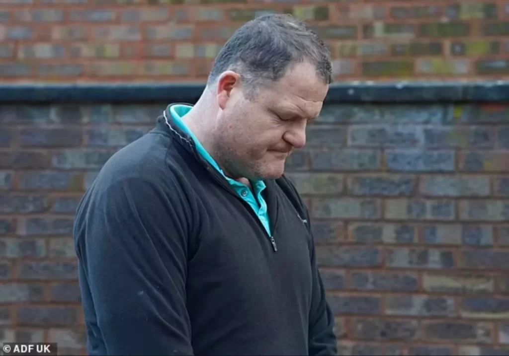 Angleterre : Une seconde personne arrêtée pour sa prière
