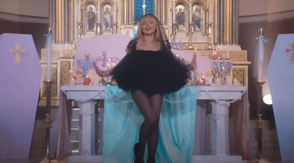 Un évêque sanctionne un pasteur ayant accepté un clip obscène dans son église
