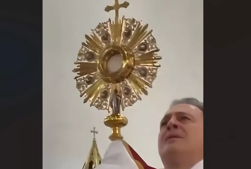 Miracle eucharistique à Bogota lors d’une journée de prière