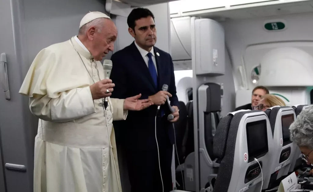 Le Pape détruit les modernistes à son retour à Rome