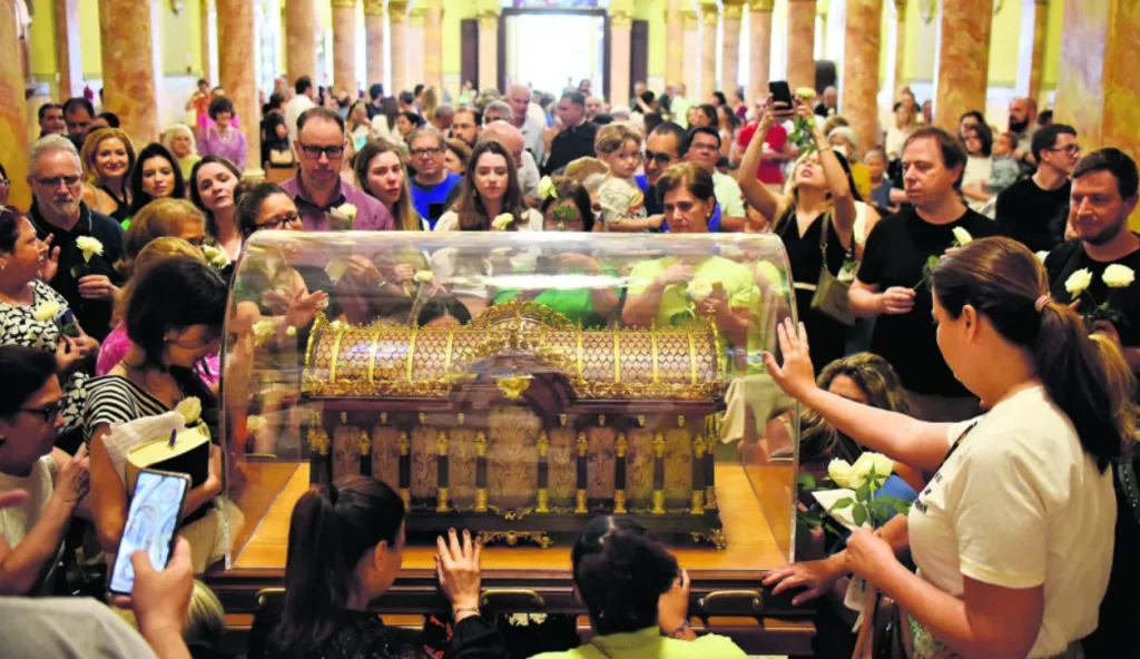 Relique de Sainte Thérèse de Lisieux : Une pérégrination au cœur du Brésil
