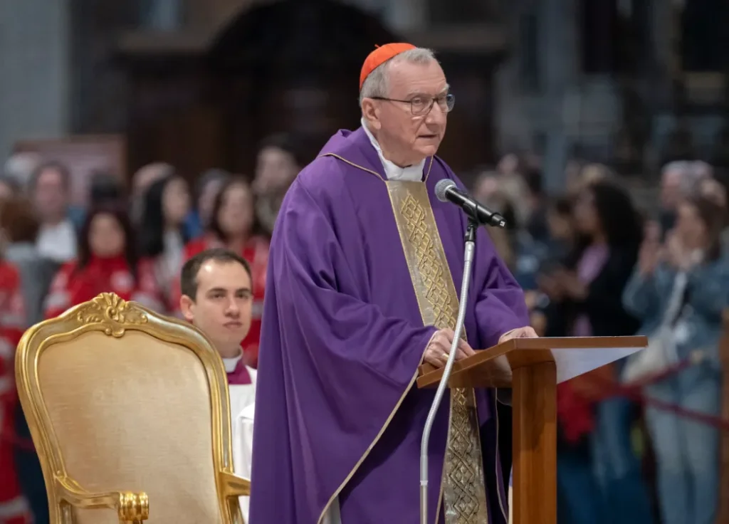 Le cardinal Parolin dément toute discussion sur une possible démission du pape François