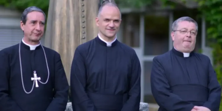 La Fraternité Saint-Pie X présente à l’épiscopat italien ses thèses sur les consécrations épiscopales 1 La Fraternité Saint-Pie X présente à l’épiscopat italien ses thèses sur les consécrations épiscopales