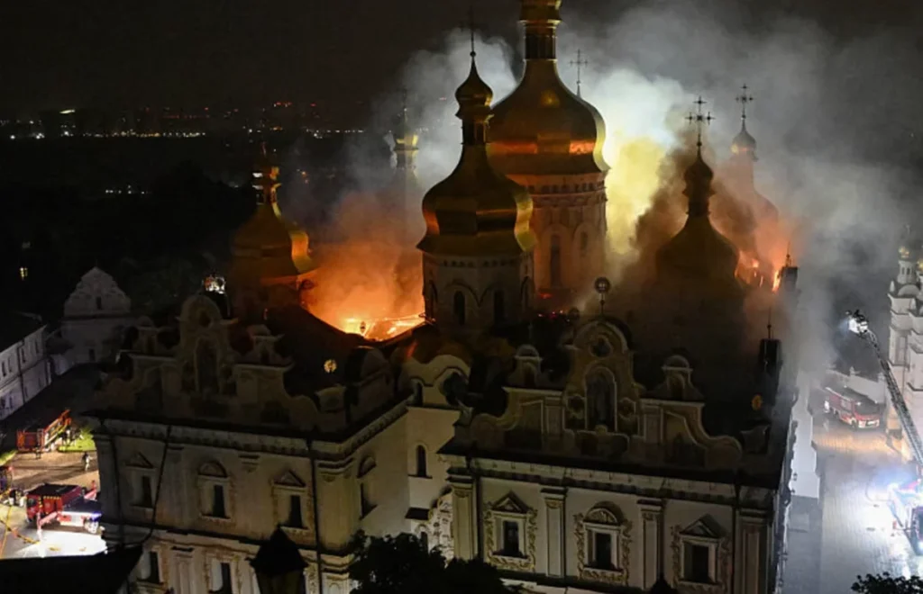 articles 18 Guerre en Ukraine : le bombardement de la cathédrale de la Dormition