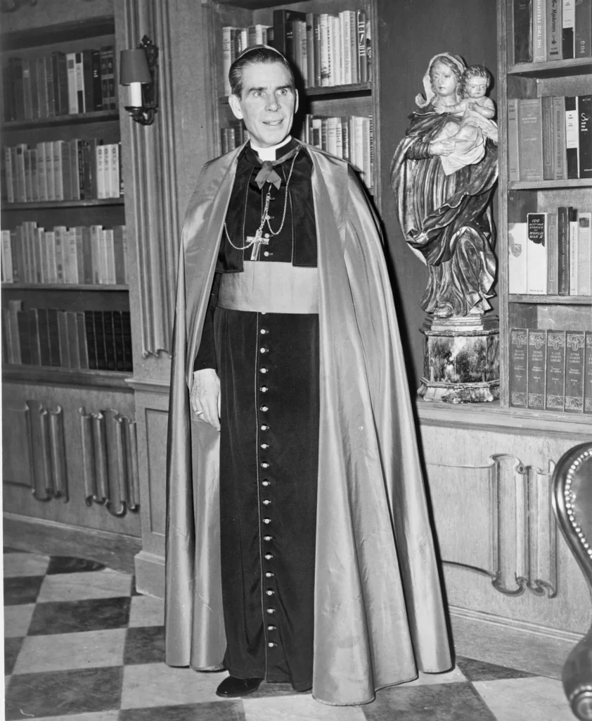 Fulton Sheen est officiellement bienheureux : 50 000 fidèles à Saint-Louis