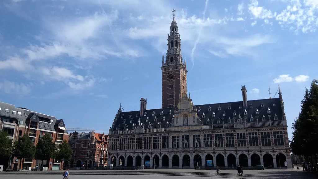 KU Leuven : une récitation du Coran à l’ouverture de l’année universitaire relance le débat sur l’identité catholique