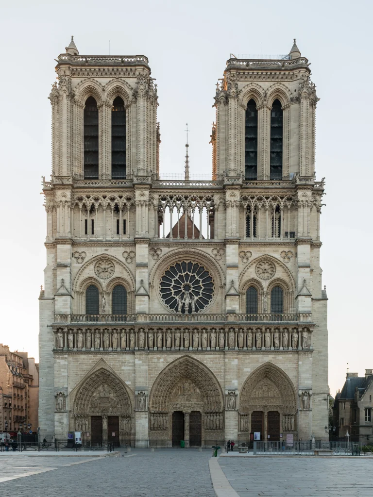 Léon XIV à Notre-Dame : ce que révèle le refus d’un aparté avec Emmanuel Macron