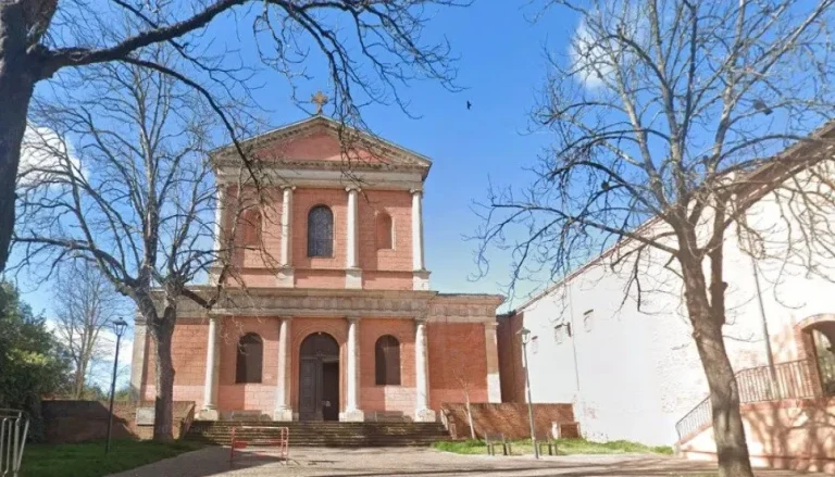 Albi : une église catholique vandalisée, le tabernacle endommagé et une statue de saint jacques renversée !