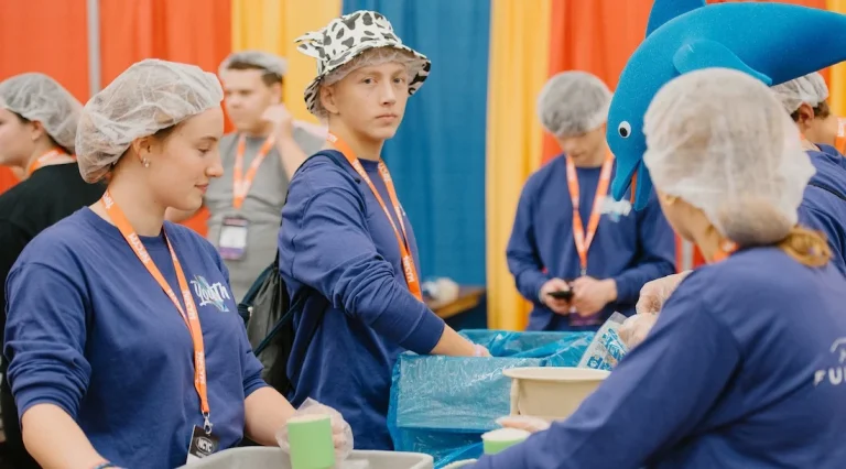 Plus de 3,6 millions de dollars pour remettre 10 000 jeunes catholiques au service de leur prochain !