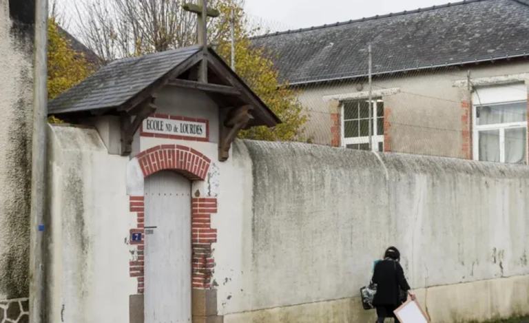 Écoles catholiques : près de 9 milliards d’euros retirés en commission ! « c’est une déclaration de guerre ! », dénonce l’enseignement catholique