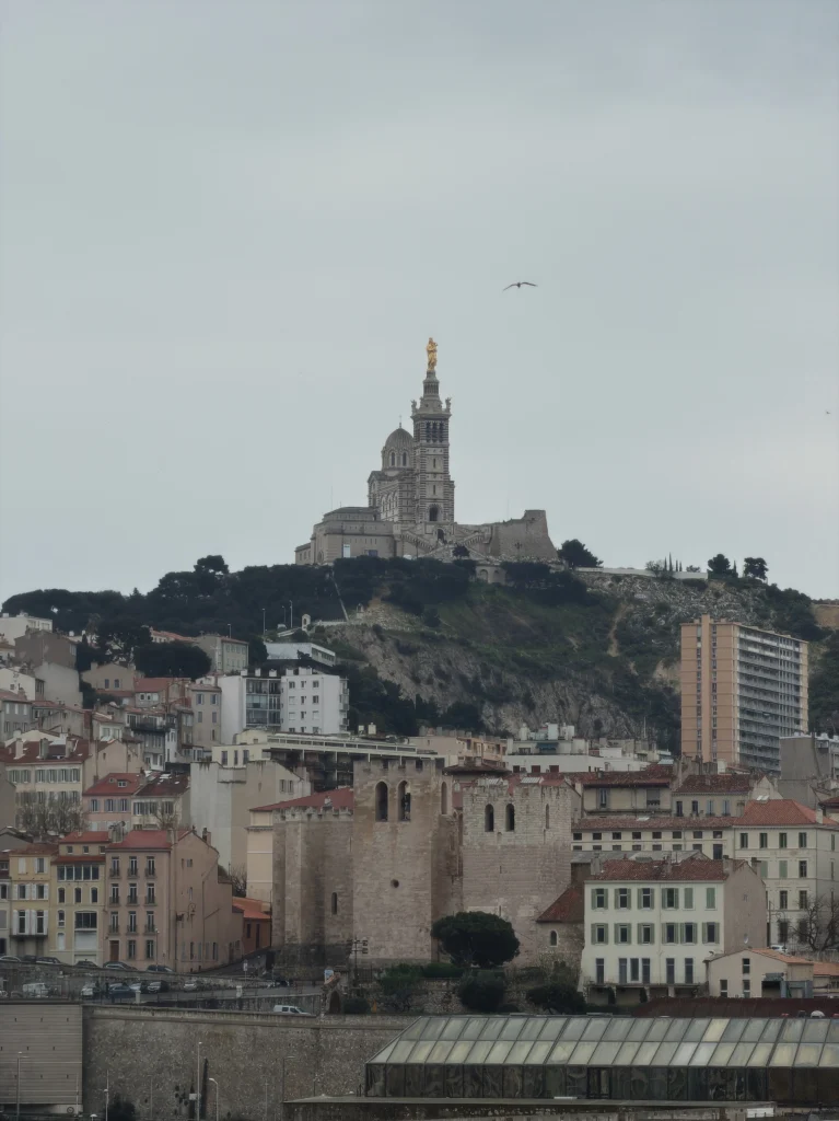 Marseille : le cardinal Aveline signale des églises forcées après les violences du 17 octobre