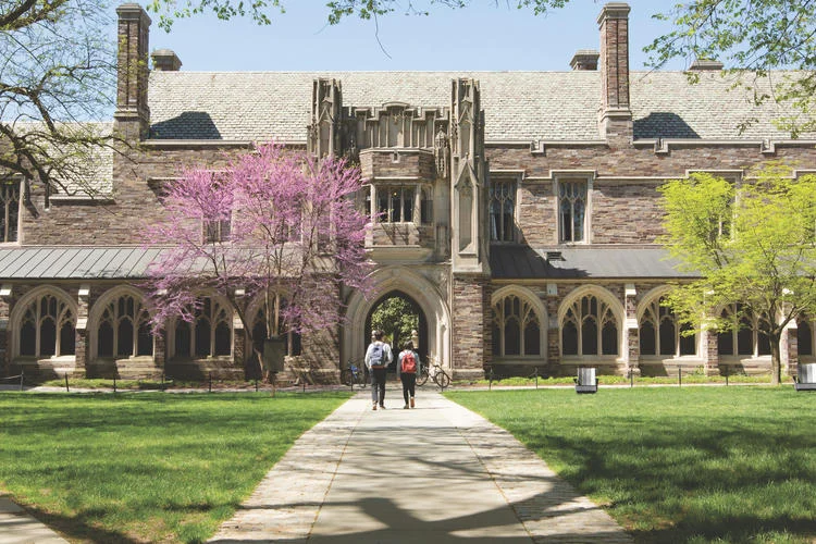 Princeton : le philosophe Noah McKay se convertit au catholicisme après avoir étudié les miracles