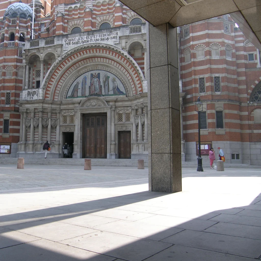 Londres : des milliers de catholiques portent le Saint-Sacrement dans les rues