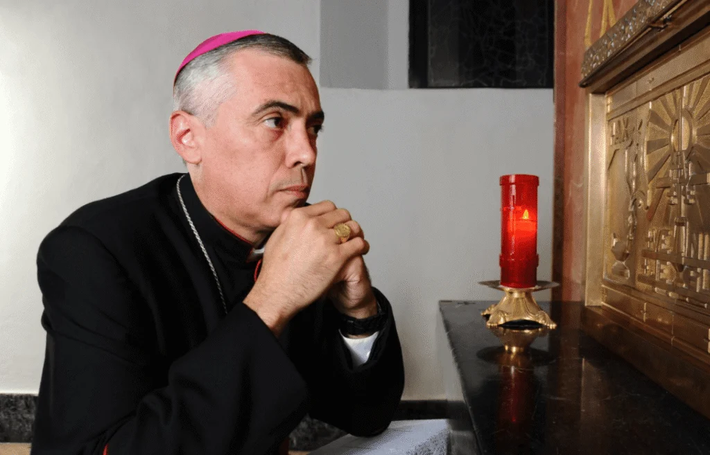 Un évêque destitué par le pape se sent « béni de souffrir de la persécution »