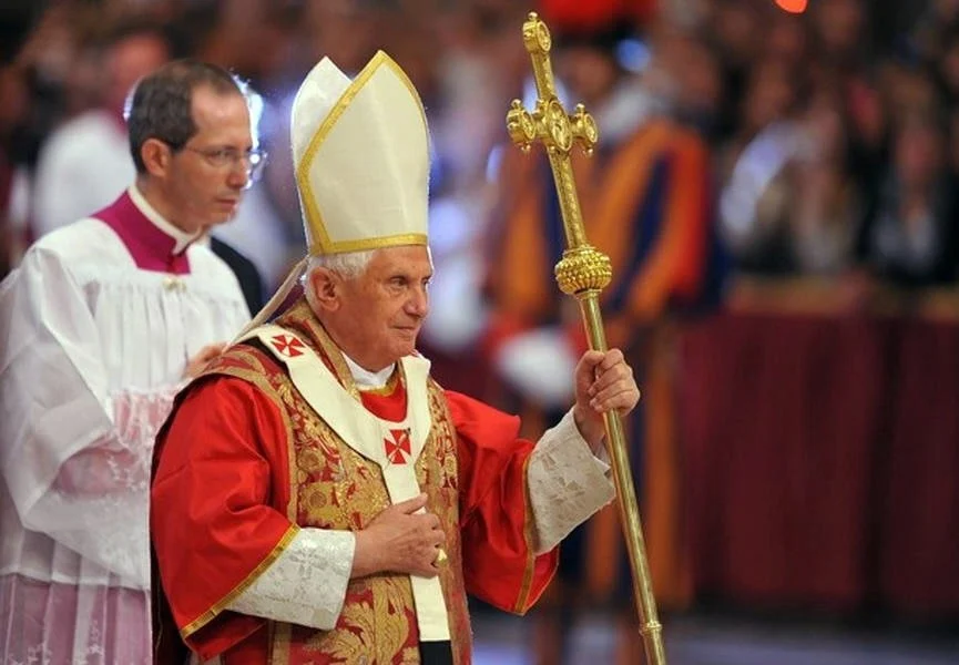 Le Vatican défend Benoît XVI après qu’un rapport l’incriminait