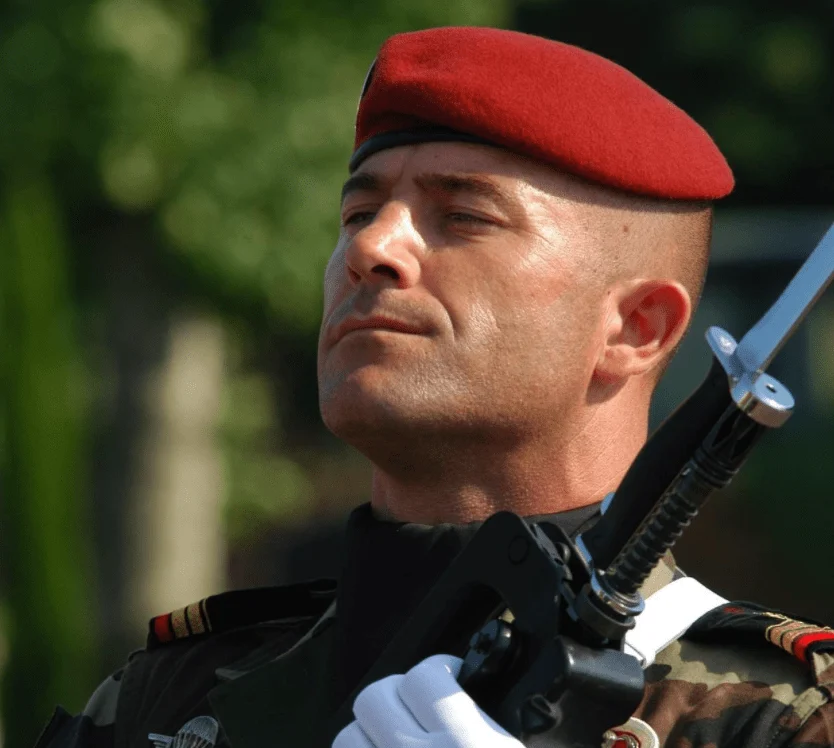Un ancien militaire décède sous les coups de la racaille
