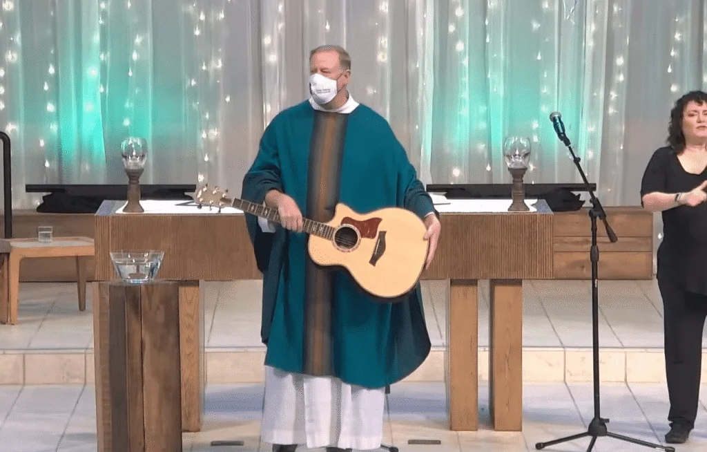 Tollé contre le père Terrence qui se prend pour un pasteur protestant