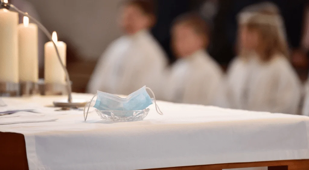 Porter un masque à la messe est un petit sacrifice agréable à Dieu
