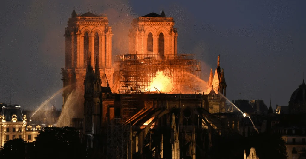 Notre-Dame Brûle : le long métrage de Jean-Jacques Annaud
