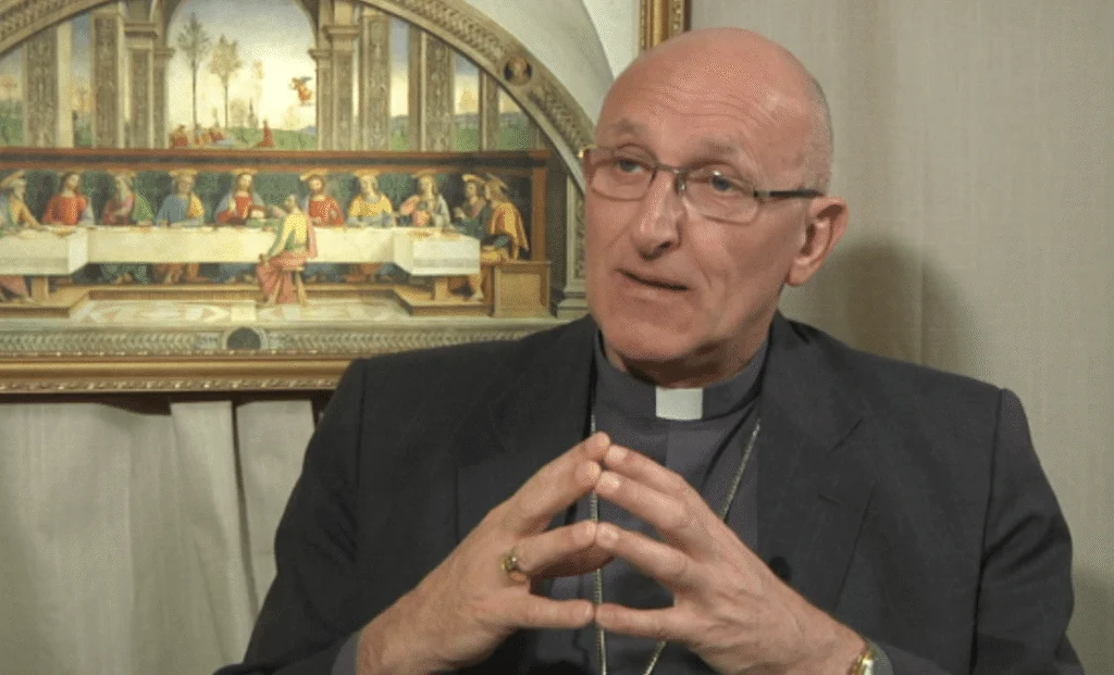 Le Vatican demande la suspension des ordinations de prêtres