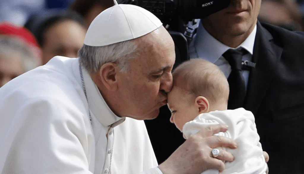Le Vatican instaure trois jours de congé paternité payé