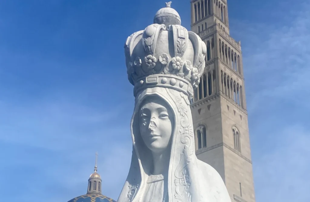 Un homme dégrade la statue de Notre-Dame de Fatima à Washington(maj)