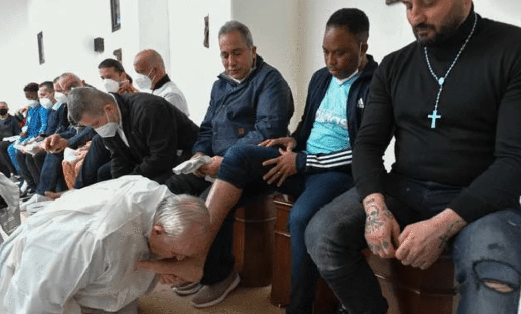 Pape François : Eucharistie et lavement des pieds avec les prisonniers