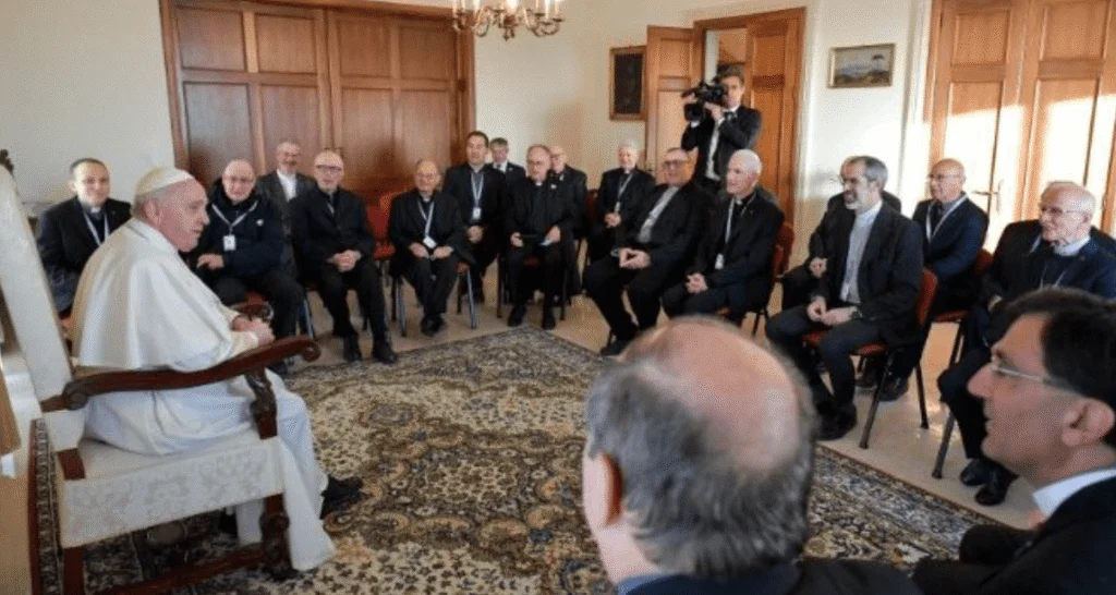 Quelle est la vocation de l&rsquo;Église ? Le pape François et les jésuites maltais