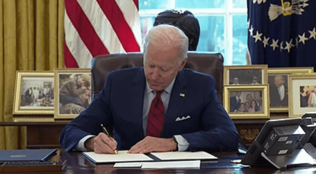 Biden va signer un décret sur l’avortement en réponse à Dobbs