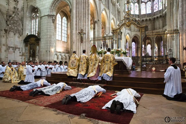 La montée des catholiques traditionalistes en France