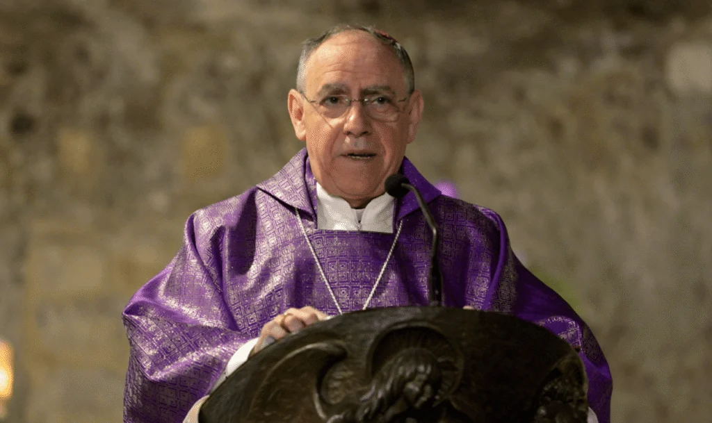 Un évêque italien interdit aux prêtres non vax de distribuer la communion
